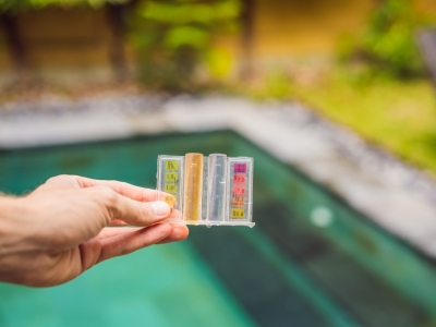 Guía completa para mantener un pH equilibrado en tu piscina